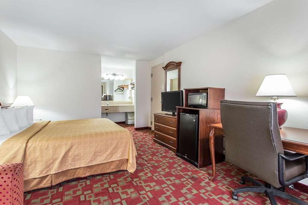 Quality Inn Greenville Near University Room photo