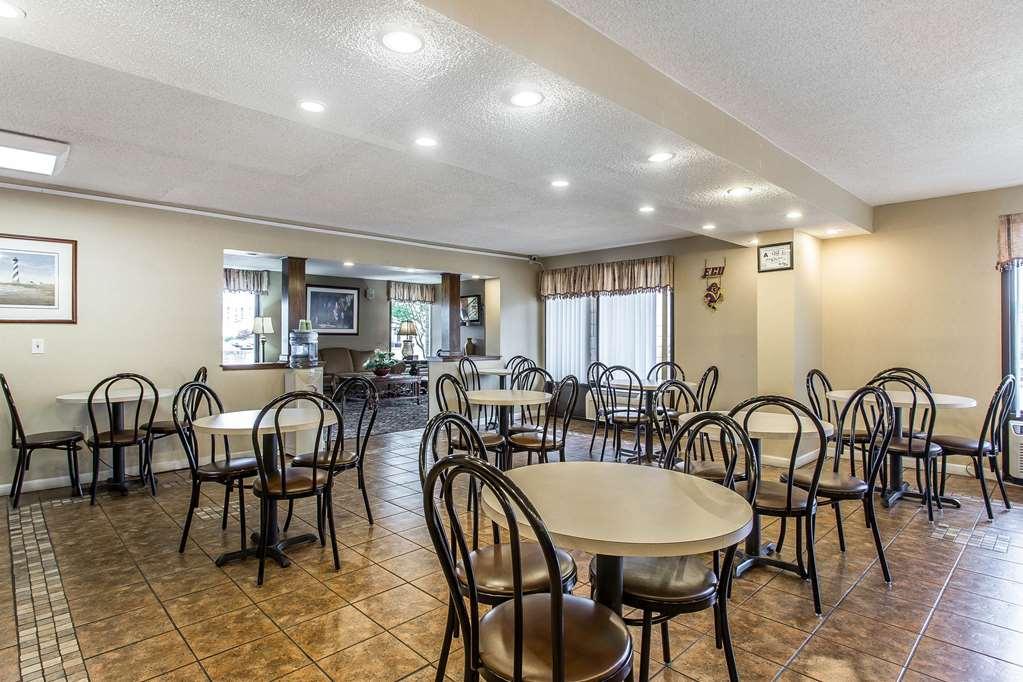 Quality Inn Greenville Near University Restaurant photo